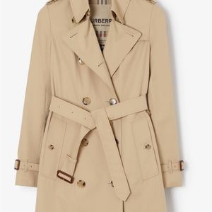 ✨✨LAST CHANCE✨✨ Authentic Burberry Chelsea Mid Length Trench
